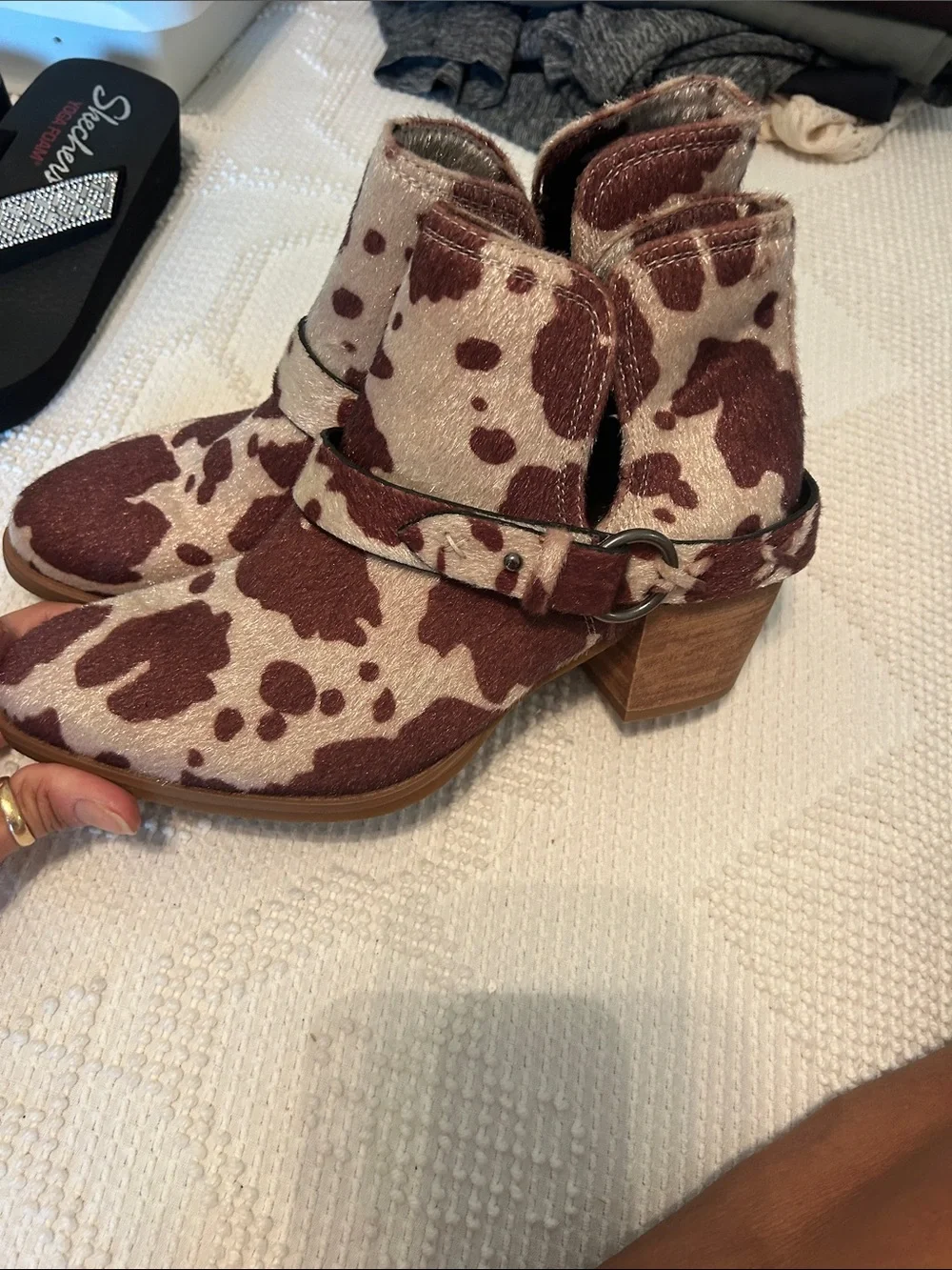 Very G Cream and Brown Cow-Print Western Booties
